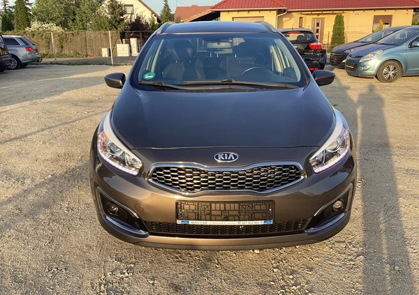 Kia Ceed cena 55900 przebieg: 98500, rok produkcji 2017 z Leszno małe 67